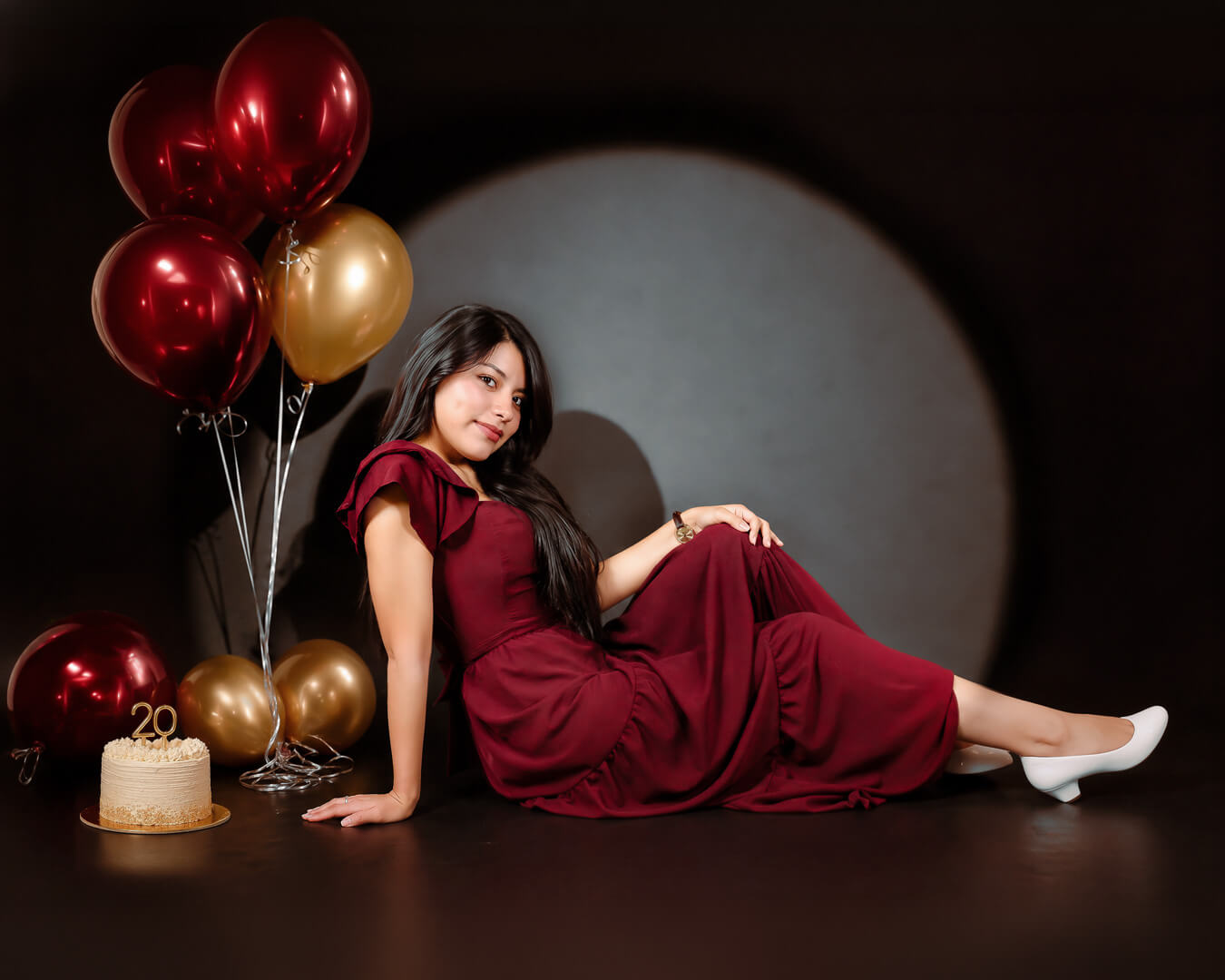 Sesión fotográfica de 20 años con estilo editorial y retoque avanzado en estudio de Cochabamba - 53 Fotografía.